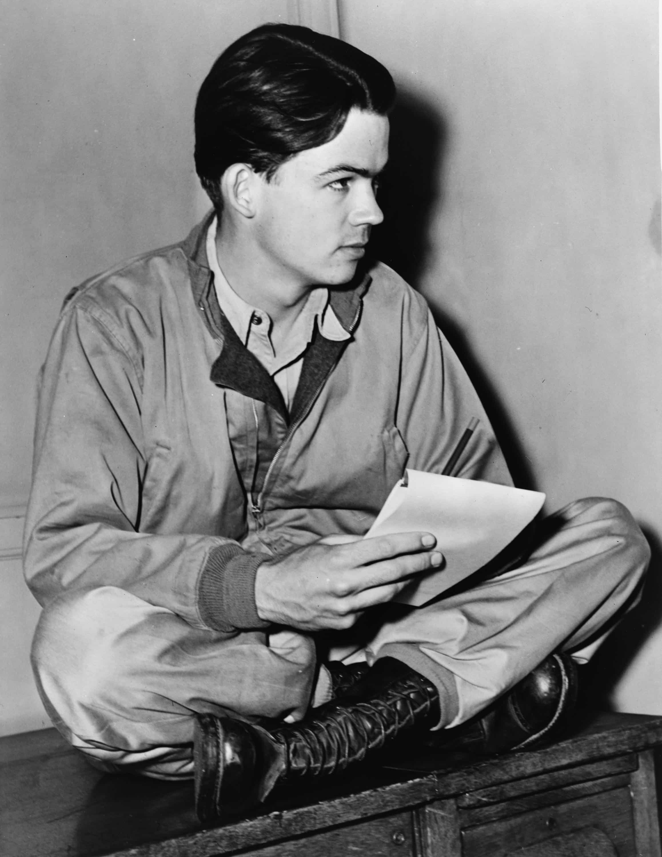 Bill Mauldin sketching on the Italian front, 1944. Photo courtesy of Stars and Stripes Archives.